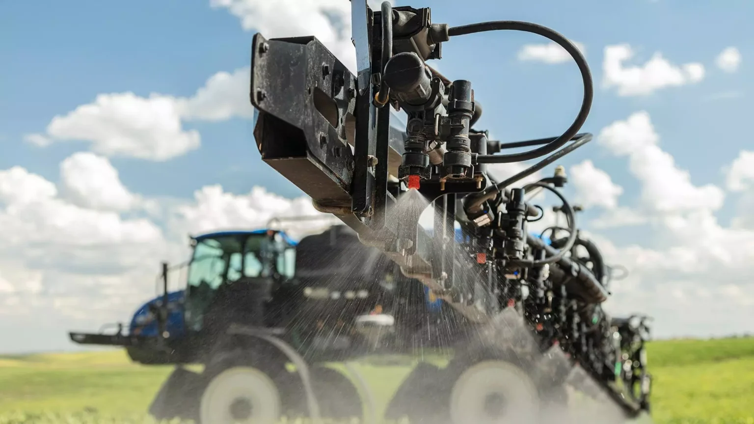 pulverizadores new holland modelo defensor 2500 foco na mangueira de pulverização