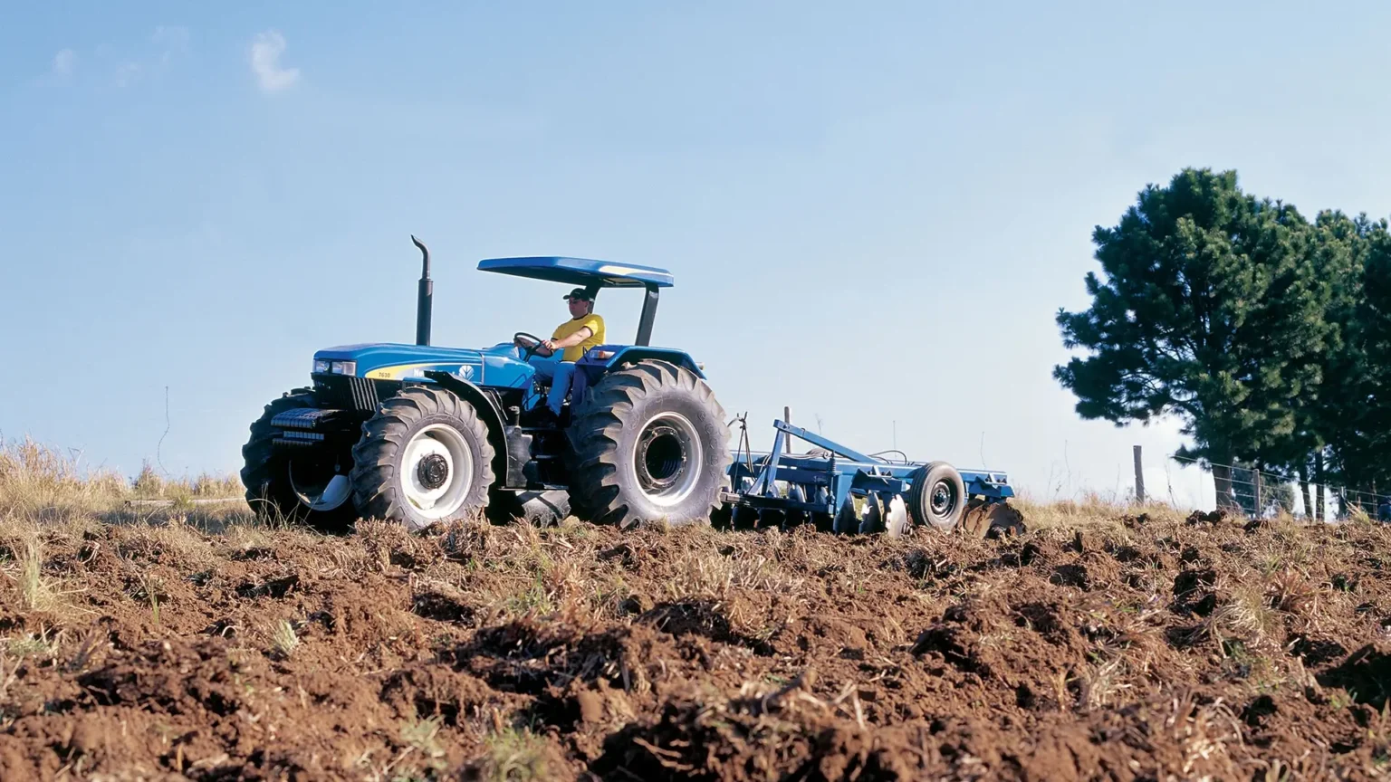 trator-new-holland-modelo-serie30-campo