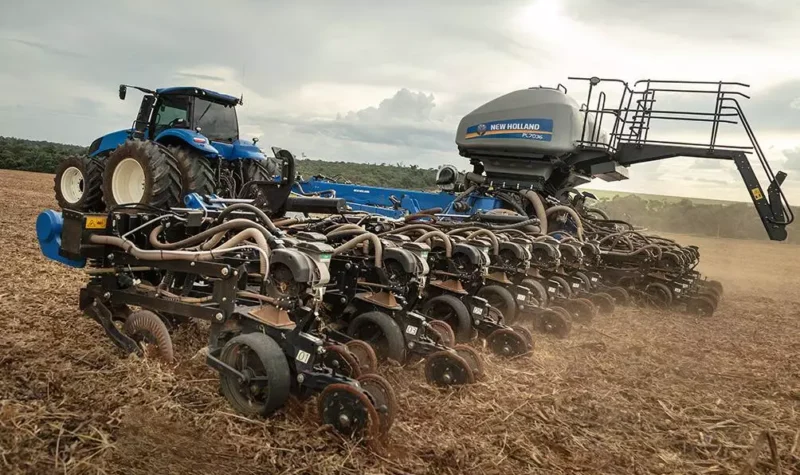 plantadeiras new holland modelo pl7000 em campo com foco nas linhas