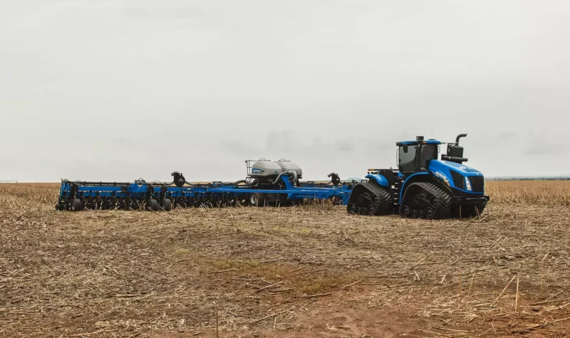 plantadeiras new holland modelo pl7000 visão lateral em campo